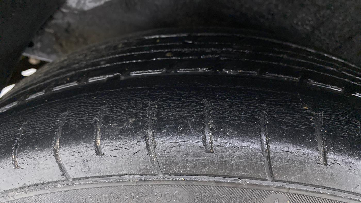 2011 Hyundai i20 MAGNA O 1.2, CNG, Manual, 86,504 km, Right Rear Tyre Tread
