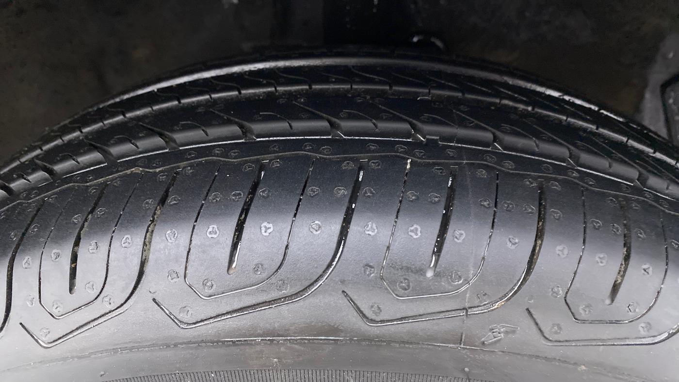 2011 Hyundai i20 MAGNA O 1.2, CNG, Manual, 86,504 km, Right Front Tyre Tread
