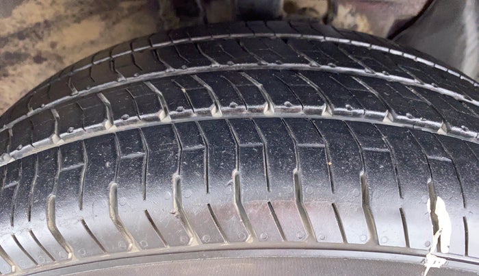 2015 Hyundai Elite i20 SPORTZ 1.4, Diesel, Manual, 94,013 km, Right Front Tyre Tread
