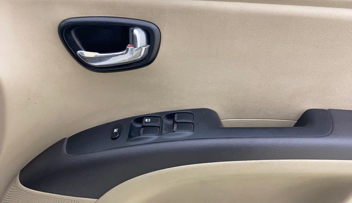 2015 Hyundai i10 SPORTZ 1.1, Petrol, Manual, 58,004 km, Driver Side Door Panels Control