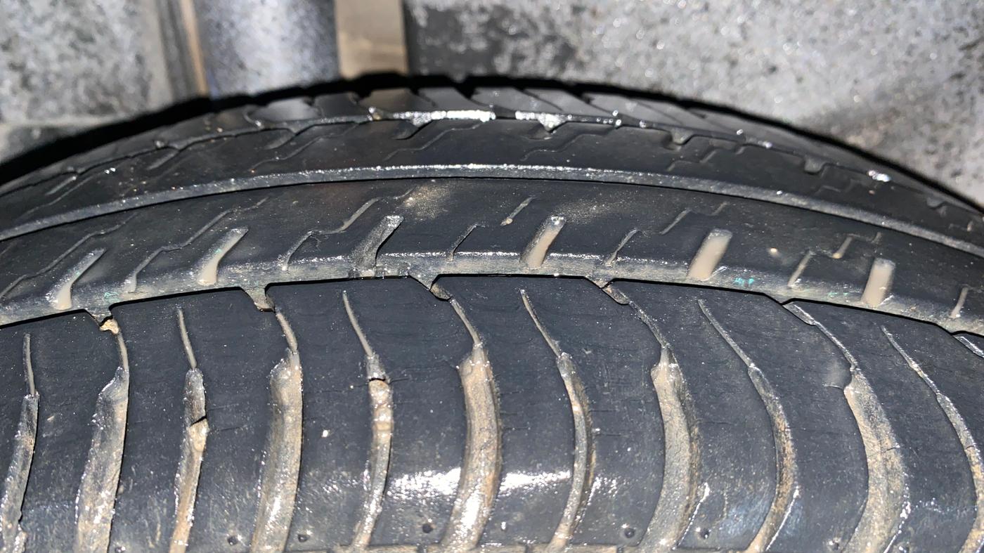 2014 Maruti Swift Dzire VXI, Petrol, Manual, 36,278 km, Right Rear Tyre Tread