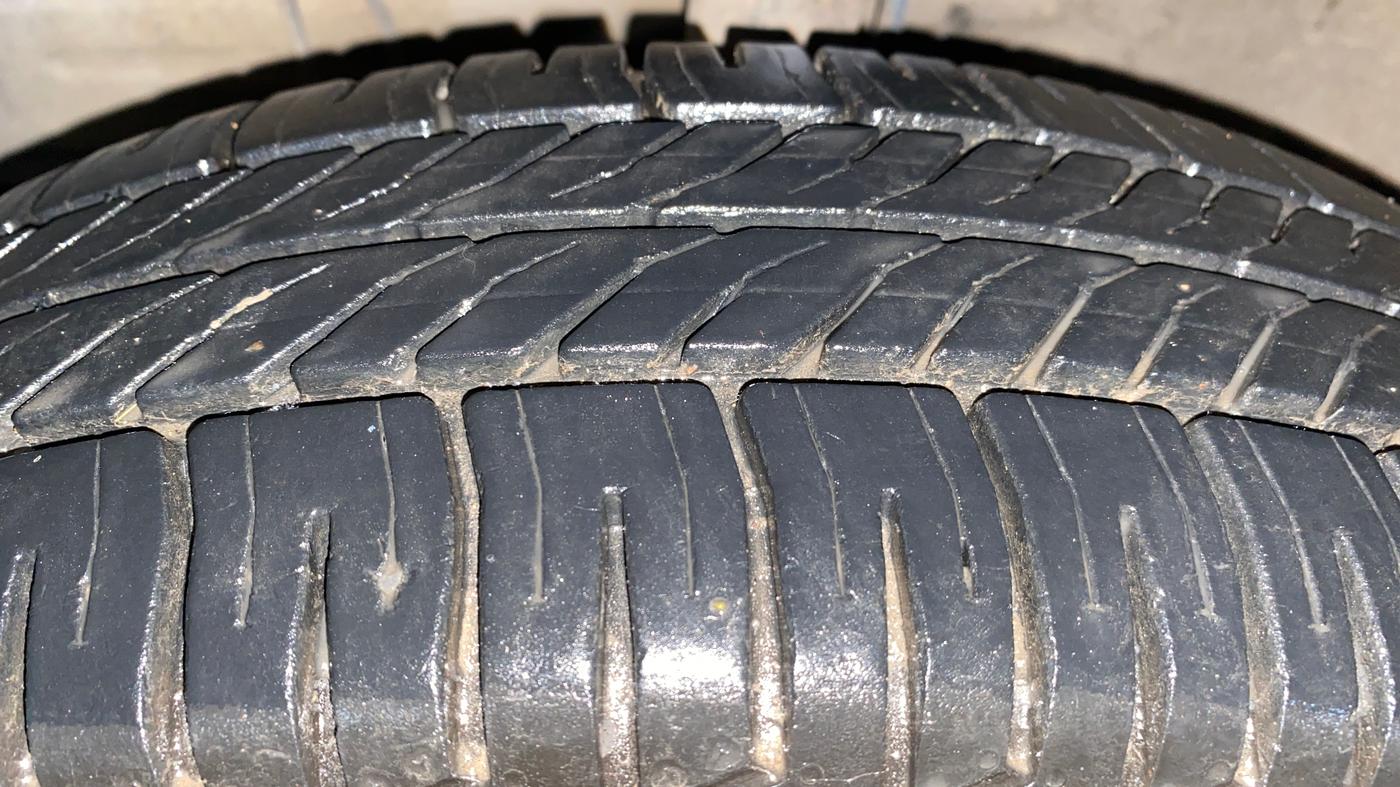 2014 Maruti Swift Dzire VXI, Petrol, Manual, 36,278 km, Left Front Tyre Tread