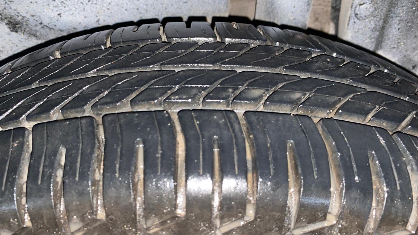 2014 Maruti Swift Dzire VXI, Petrol, Manual, 36,278 km, Left Rear Tyre Tread