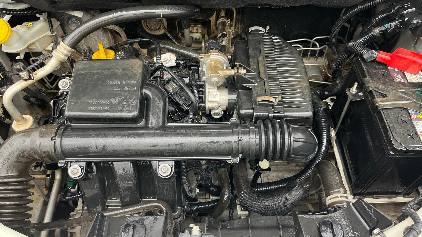2022 Nissan MAGNITE XV DUAL TONE, Petrol, Manual, 61,055 km, Engine View