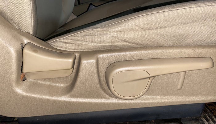 2022 Mahindra BOLERO NEO N10 R, Diesel, Manual, 1,14,913 km, Driver Side Adjustment Panel