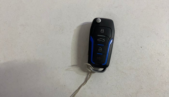 2014 Hyundai Xcent S (O) 1.2, Petrol, Manual, 68,104 km, Key Close Up