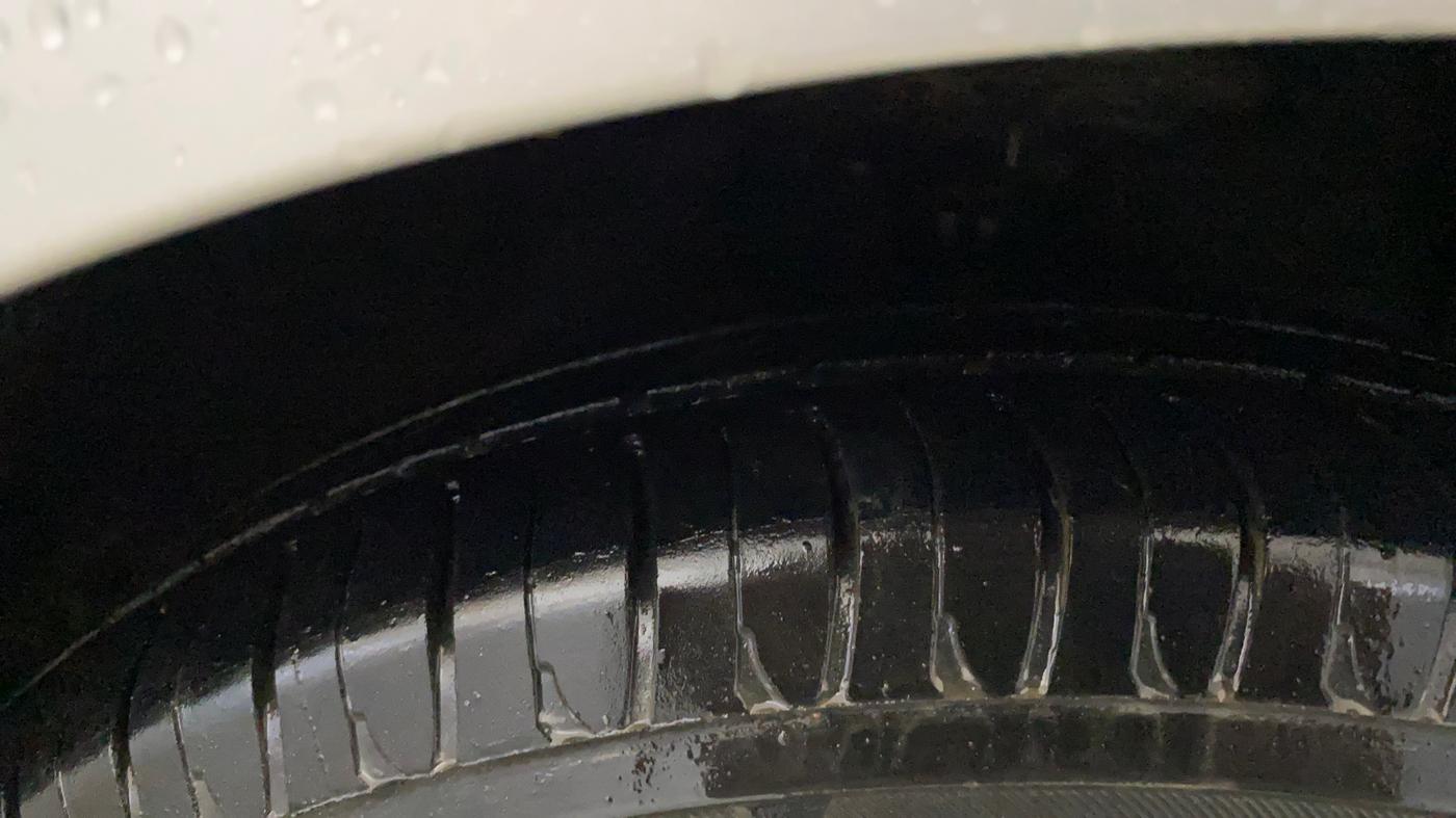 2014 Hyundai Xcent S (O) 1.2, Petrol, Manual, 68,140 km, Right Front Tyre Tread