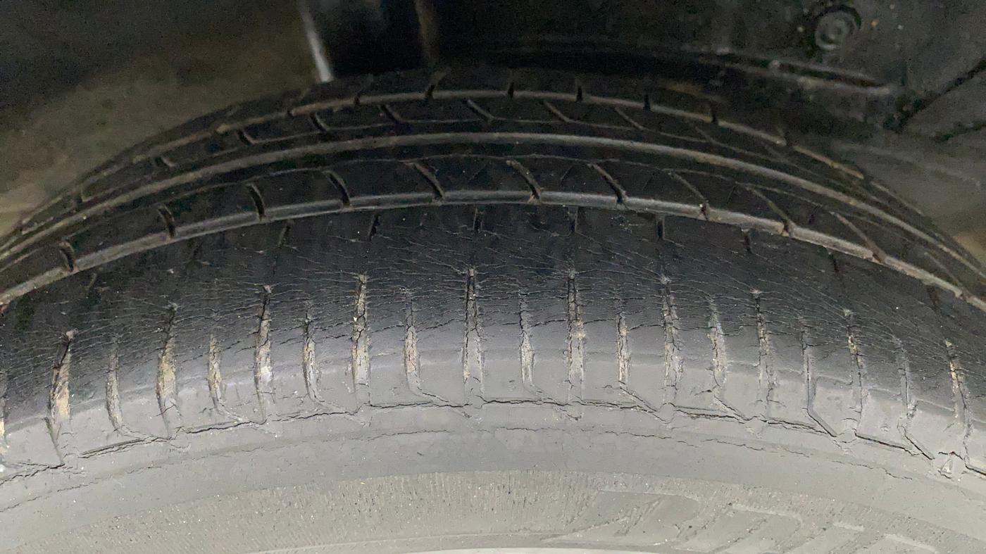 2011 Toyota Etios G, Petrol, Manual, 55,790 km, Right Rear Tyre Tread