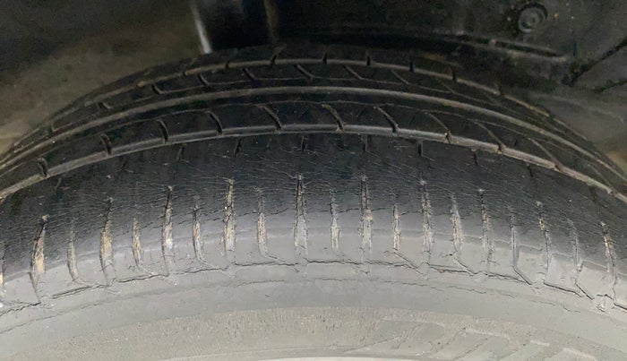 2011 Toyota Etios G, Petrol, Manual, 55,790 km, Right Rear Tyre Tread