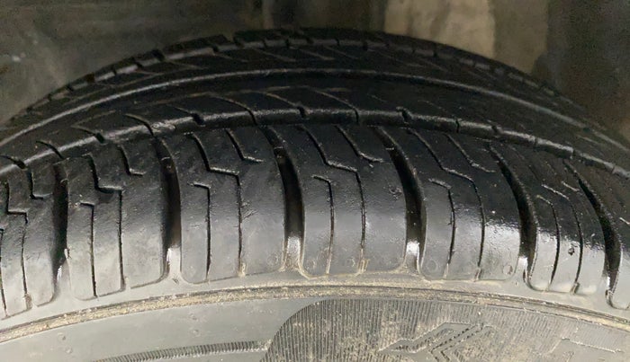 2011 Toyota Etios G, Petrol, Manual, 55,790 km, Left Front Tyre Tread