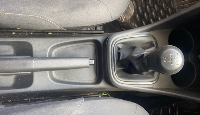 2015 Volkswagen Polo COMFORTLINE 1.2L, Petrol, Manual, 63,170 km, Gear Lever