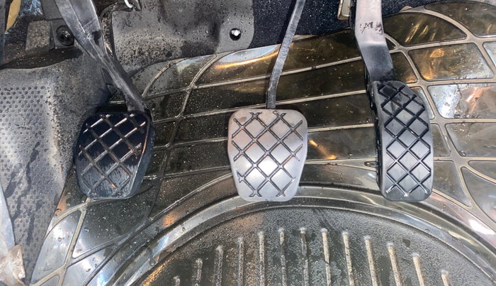 2015 Volkswagen Polo COMFORTLINE 1.2L, Petrol, Manual, 63,170 km, Pedals