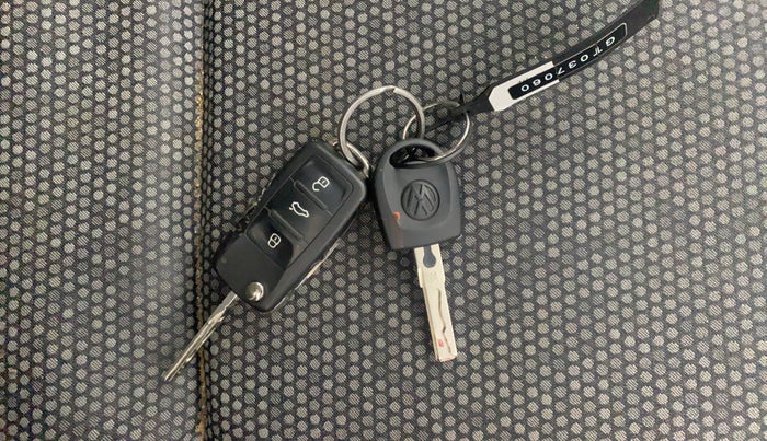 2015 Volkswagen Polo COMFORTLINE 1.2L, Petrol, Manual, 63,170 km, Key Close Up