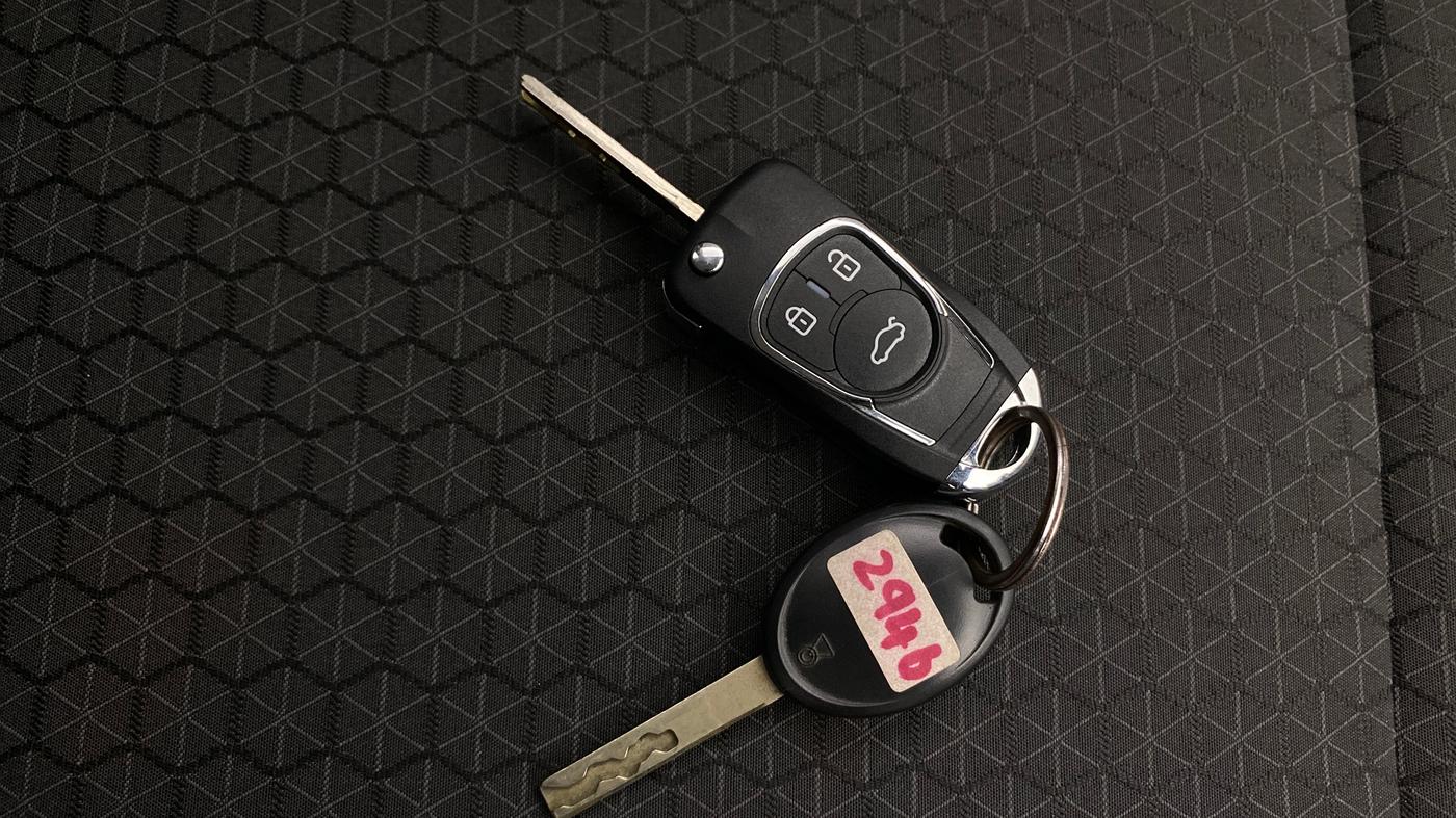 2023 Tata ALTROZ XM PLUS PETROL, Petrol, Manual, 8,809 km, Key Close Up