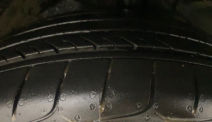 2020 MG HECTOR SHARP 1.5 DCT PETROL, Petrol, Automatic, 45,740 km, Right Front Tyre Tread