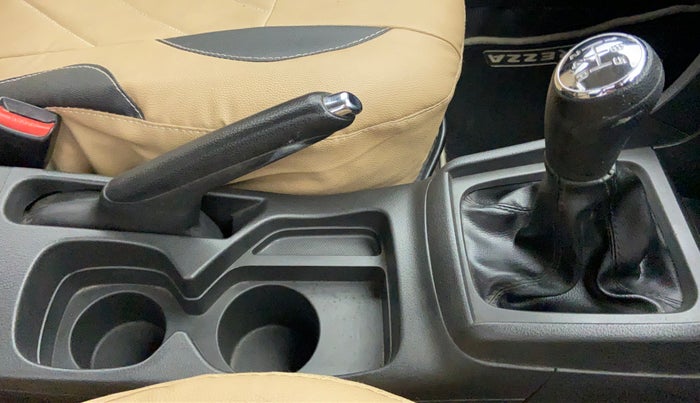 2016 Maruti Vitara Brezza ZDI, Diesel, Manual, 67,707 km, Gear Lever