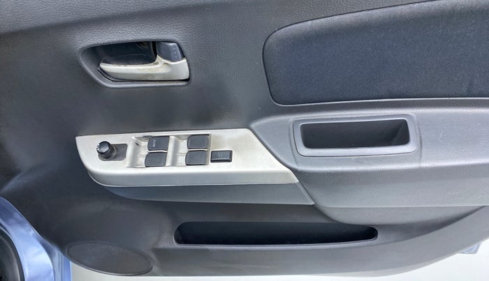 2010 Maruti Wagon R 1.0 VXI, Petrol, Manual, 44,232 km, Driver Side Door Panels Control