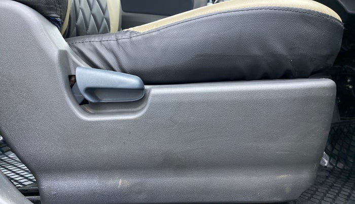 2010 Maruti Wagon R 1.0 VXI, Petrol, Manual, 44,232 km, Driver Side Adjustment Panel