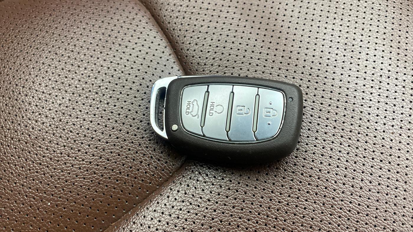 2021 Hyundai ALCAZAR 2.0 SIGNATURE (O) AT 6STR, Petrol, Automatic, 94,090 km, Key Close Up