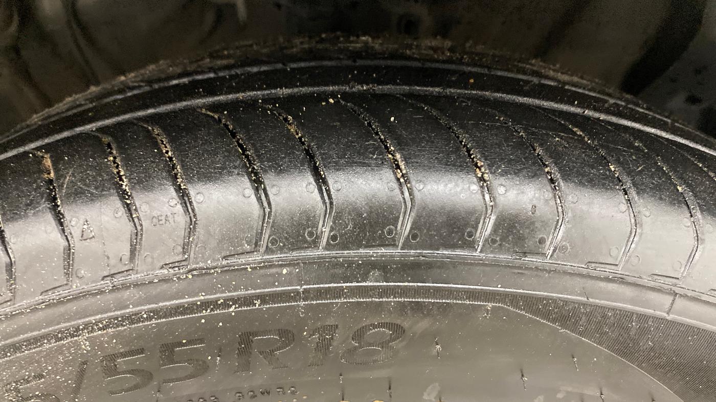 2021 Hyundai ALCAZAR 2.0 SIGNATURE (O) AT 6STR, Petrol, Automatic, 94,090 km, Right Front Tyre Tread