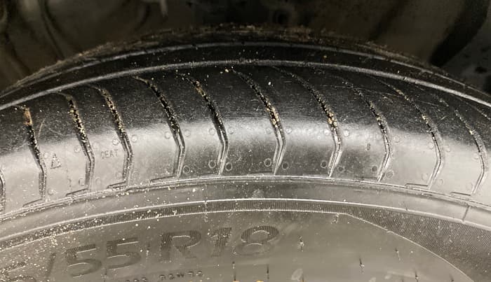 2021 Hyundai ALCAZAR 2.0 SIGNATURE (O) AT 6STR, Petrol, Automatic, 94,090 km, Right Front Tyre Tread