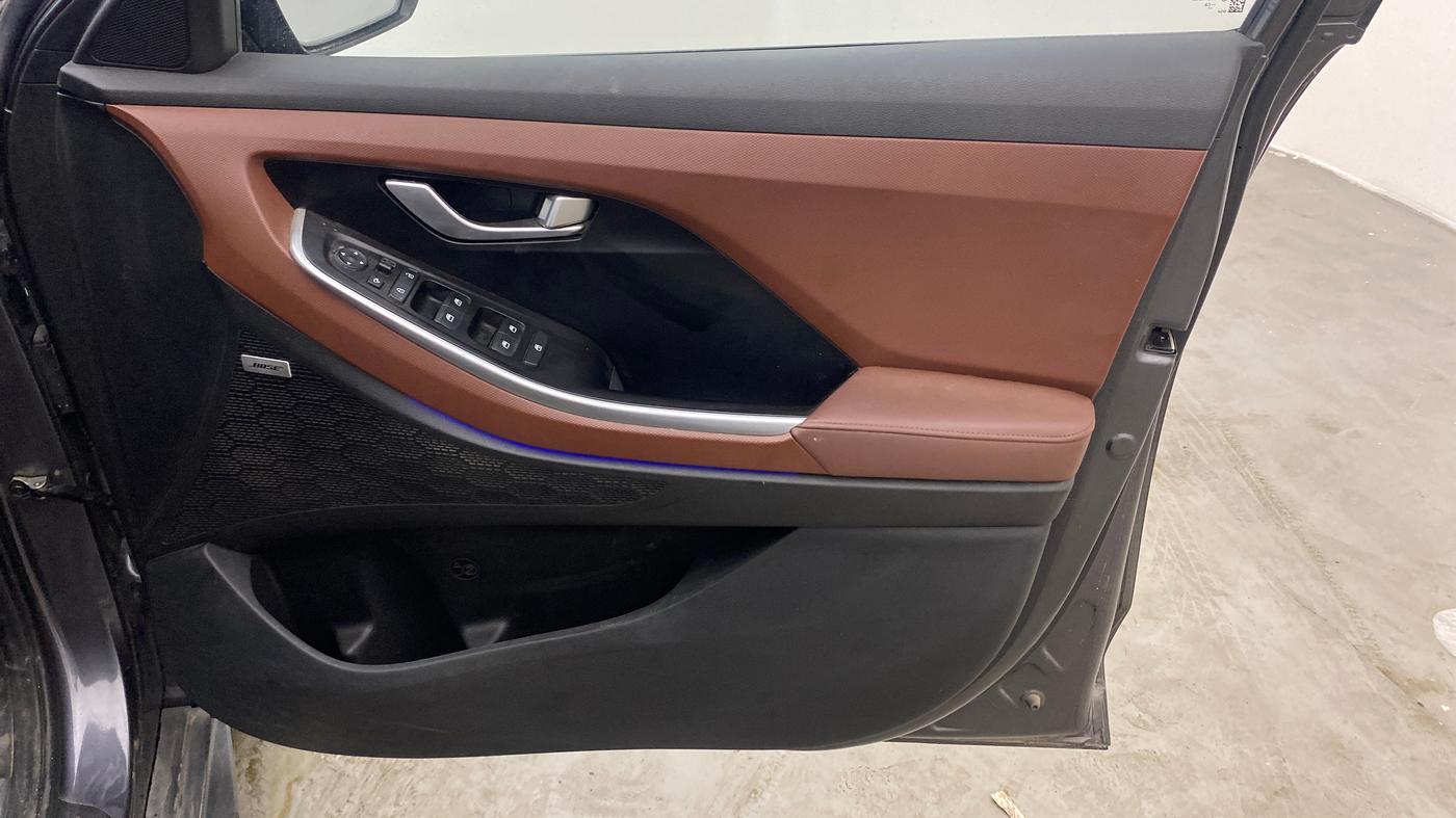 2021 Hyundai ALCAZAR 2.0 SIGNATURE (O) AT 6STR, Petrol, Automatic, 94,090 km, Driver Side Door Panels Control