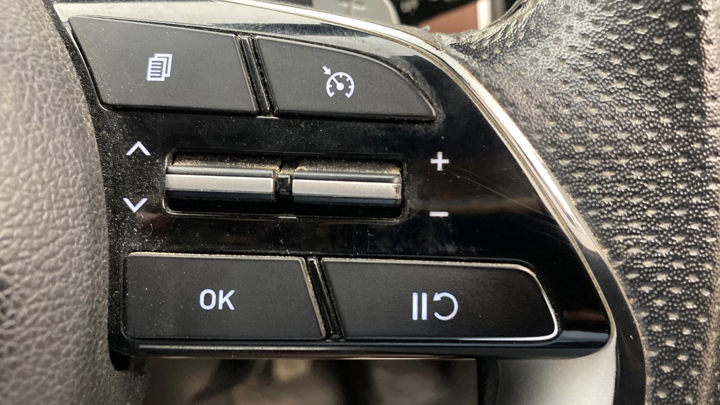 2021 Hyundai ALCAZAR 2.0 SIGNATURE (O) AT 6STR, Petrol, Automatic, 94,090 km, Adaptive Cruise Control