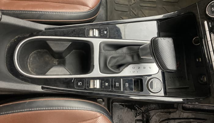 2021 Hyundai ALCAZAR 2.0 SIGNATURE (O) AT 6STR, Petrol, Automatic, 94,090 km, Gear Lever