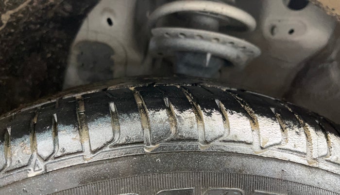 2017 Hyundai Elite i20 MAGNA EXECUTIVE 1.2, Petrol, Manual, 49,965 km, Left Front Tyre Tread