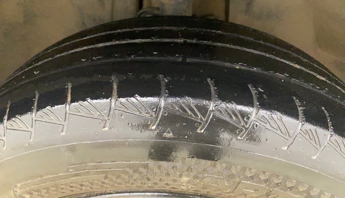 2018 Jeep Compass SPORT 1.4 PETROL, Petrol, Manual, 1,49,461 km, Right Front Tyre Tread