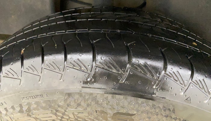 2018 Jeep Compass SPORT 1.4 PETROL, Petrol, Manual, 1,49,461 km, Right Rear Tyre Tread