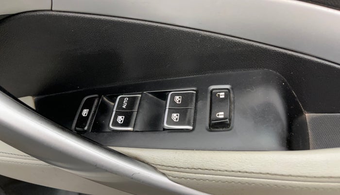 2021 MG HECTOR PLUS SUPER 1.5 PETROL TURBO HYBRID MT 7-STR, Petrol, Manual, 91,637 km, Driver Side Door Panels Control