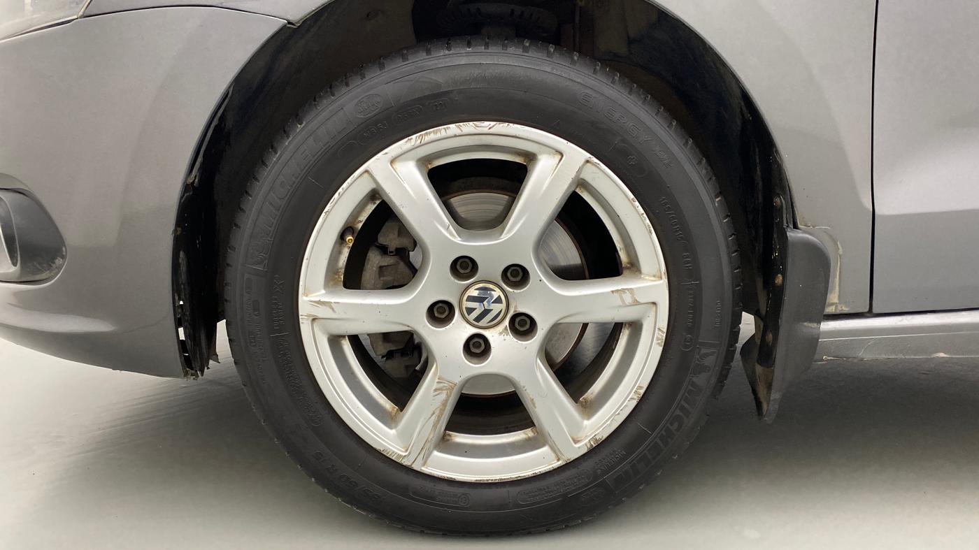 2013 Volkswagen Vento HIGHLINE DIESEL 1.6, Diesel, Manual, 89,181 km, Left Front Wheel