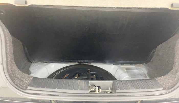 2016 Mahindra Kuv100 K6 5 STR, Petrol, Manual, 84,140 km, Boot Inside