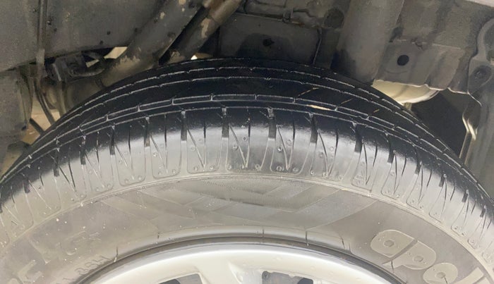 2016 Mahindra Kuv100 K6 5 STR, Petrol, Manual, 84,140 km, Left Rear Tyre Tread