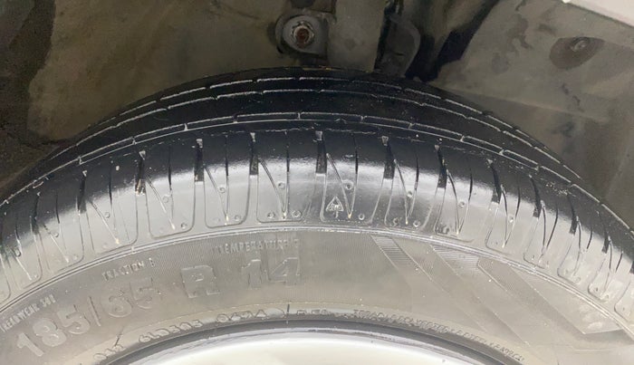 2016 Mahindra Kuv100 K6 5 STR, Petrol, Manual, 84,140 km, Right Front Tyre Tread