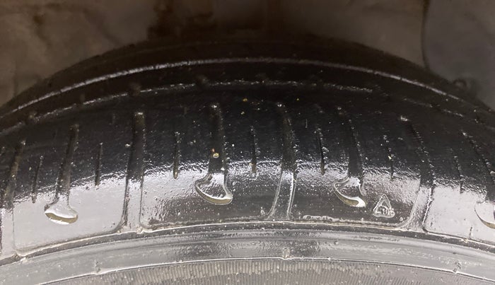 2017 Hyundai Grand i10 SPORTZ (O) AT 1.2 KAPPA VTVT, Petrol, Automatic, 23,270 km, Right Front Tyre Tread