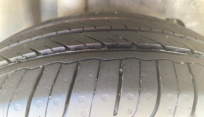 2020 Ford New Figo TITANIUM 1.2 PETROL MT, Petrol, Manual, 47,006 km, Right Rear Tyre Tread