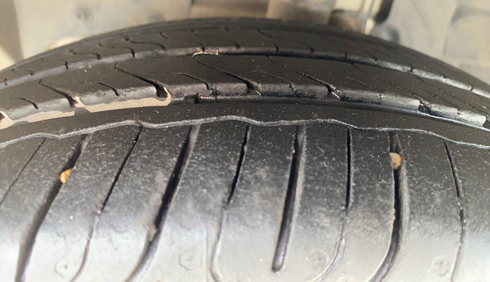 2020 Ford New Figo TITANIUM 1.2 PETROL MT, Petrol, Manual, 47,006 km, Left Front Tyre Tread