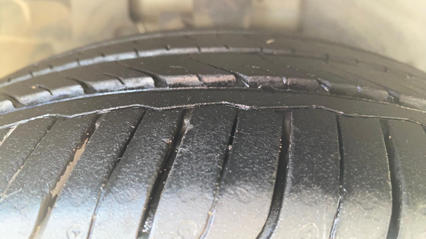 2020 Ford New Figo TITANIUM 1.2 PETROL MT, Petrol, Manual, 46,415 km, Right Front Tyre Tread