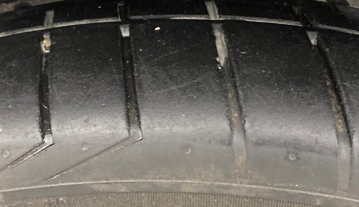 2020 Hyundai Tucson GLS 4WD AT DIESEL, Diesel, Automatic, 78,370 km, Left Front Tyre Tread