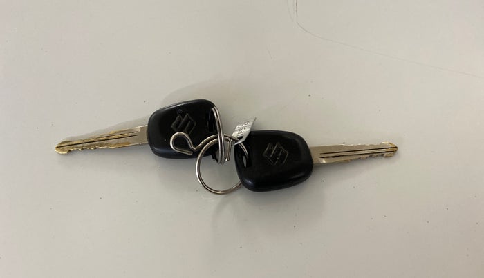 2020 Maruti Swift LXI, CNG, Manual, 94,918 km, Key Close Up