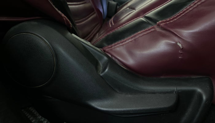 2020 Maruti Swift LXI, CNG, Manual, 94,918 km, Driver Side Adjustment Panel