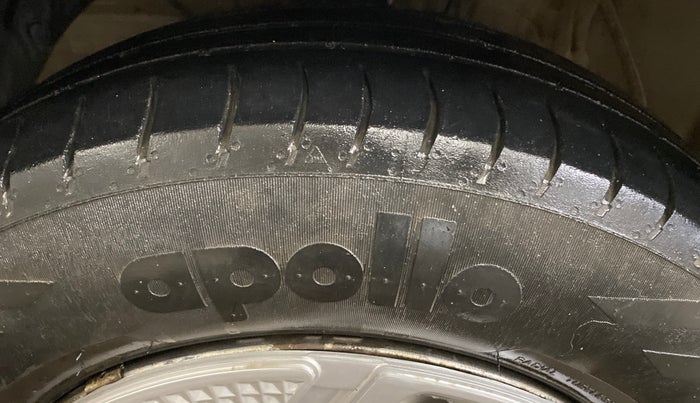 2020 Maruti Swift LXI, CNG, Manual, 94,918 km, Left Front Tyre Tread