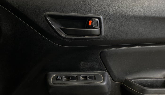 2020 Maruti Swift LXI, CNG, Manual, 94,918 km, Driver Side Door Panels Control