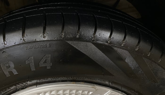 2020 Maruti Swift LXI, CNG, Manual, 94,918 km, Right Front Tyre Tread