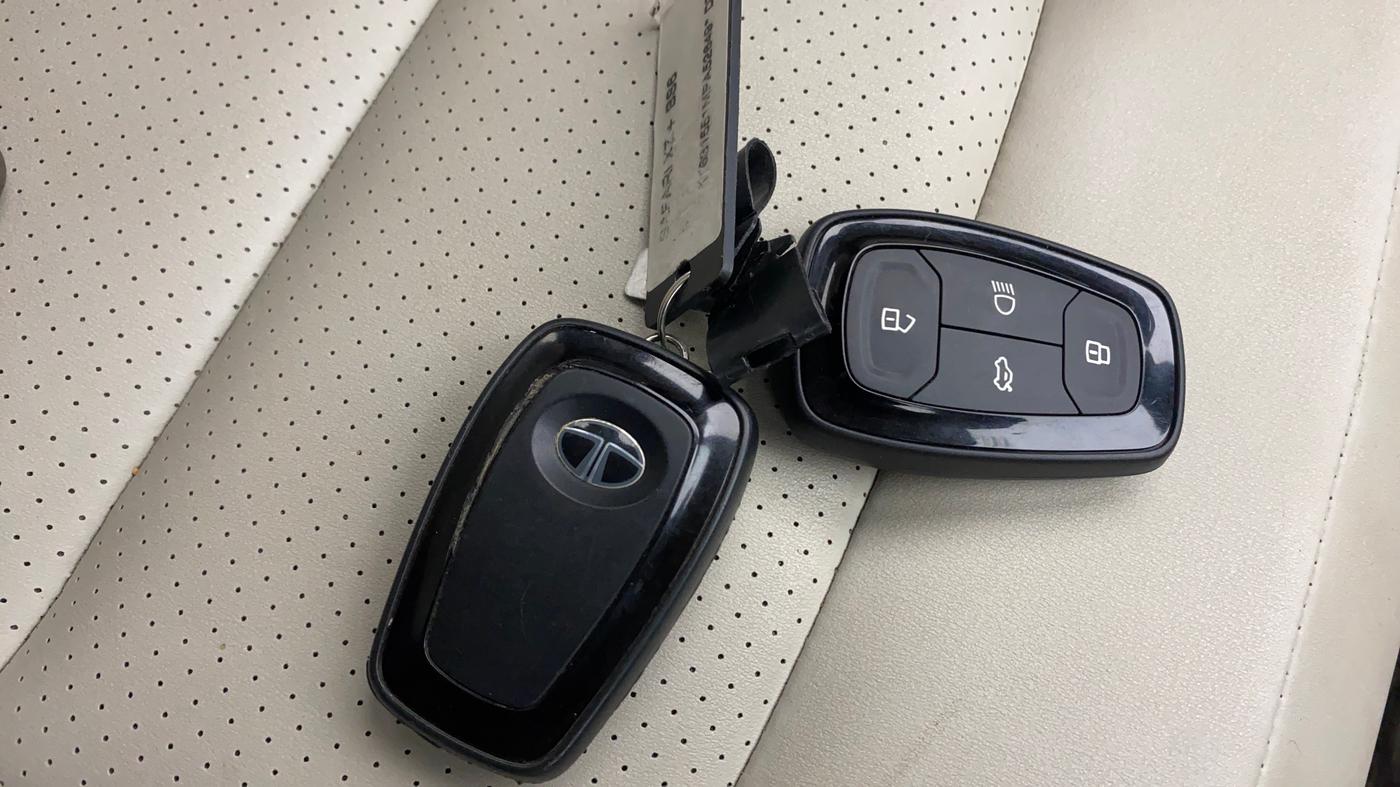 2021 Tata Safari XZ PLUS, Diesel, Manual, 1,20,494 km, Key Close Up