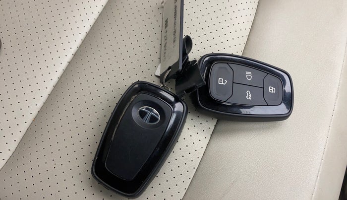 2021 Tata Safari XZ PLUS, Diesel, Manual, 1,20,494 km, Key Close Up