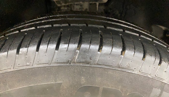 2021 Tata Safari XZ PLUS, Diesel, Manual, 1,20,494 km, Right Front Tyre Tread