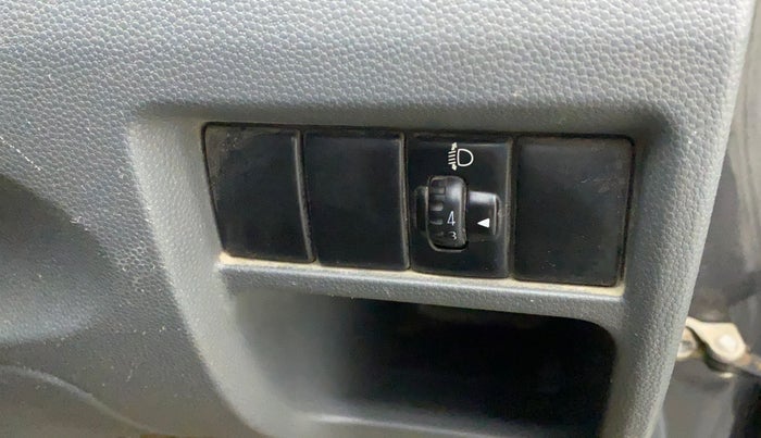 2014 Maruti Alto 800 LXI, Petrol, Manual, 1,02,337 km, Dashboard - Headlight height adjustment not working
